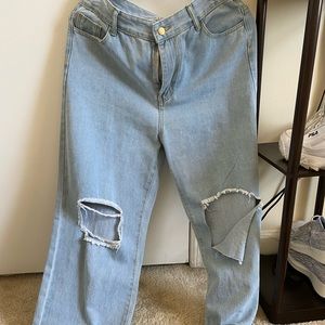 Boyfriend jeans with knee holes